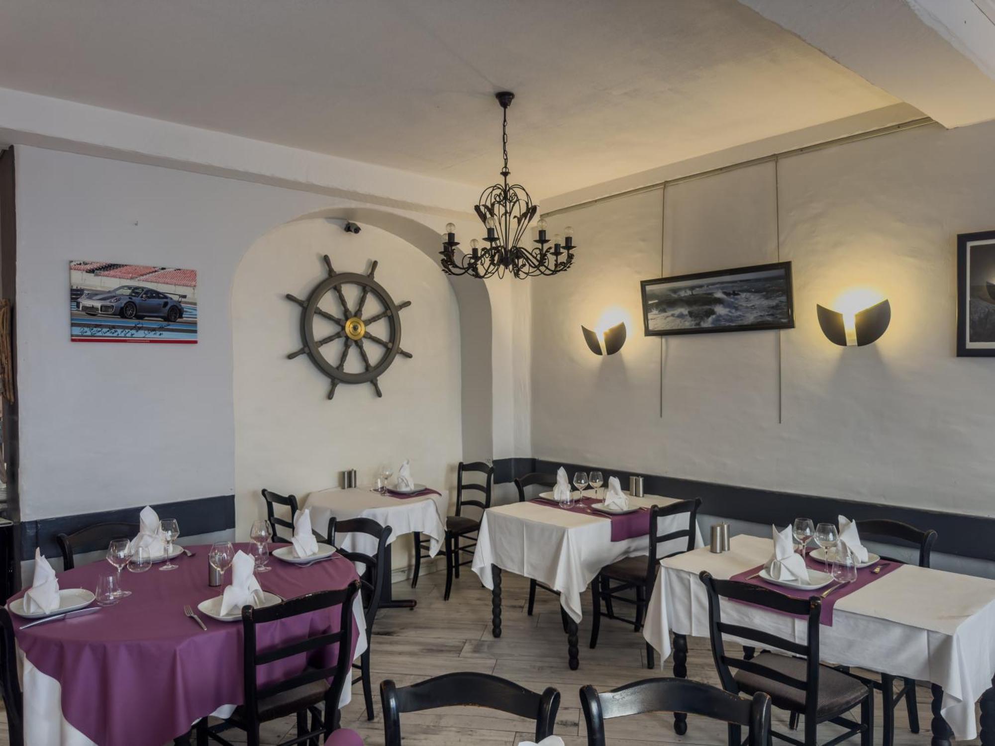 Logis Hotel Les Chardons Bleus Restaurant Le Bistrot De La Mer Roscoff Εξωτερικό φωτογραφία