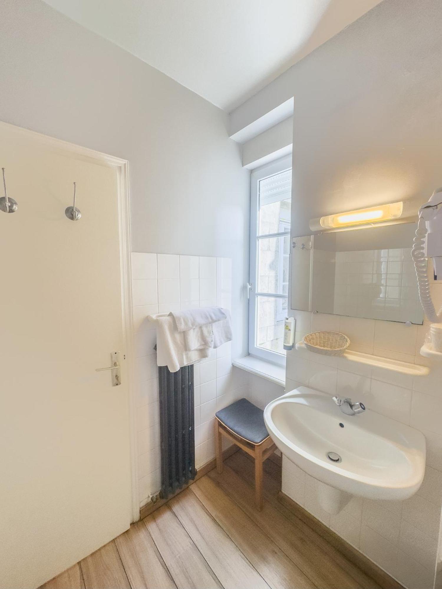 Logis Hotel Les Chardons Bleus Restaurant Le Bistrot De La Mer Roscoff Εξωτερικό φωτογραφία