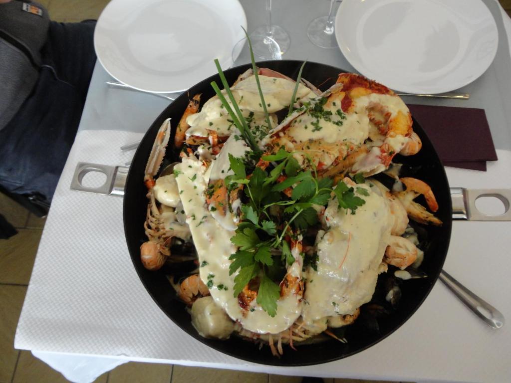 Logis Hotel Les Chardons Bleus Restaurant Le Bistrot De La Mer Roscoff Εξωτερικό φωτογραφία