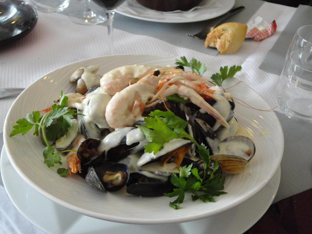 Logis Hotel Les Chardons Bleus Restaurant Le Bistrot De La Mer Roscoff Εξωτερικό φωτογραφία