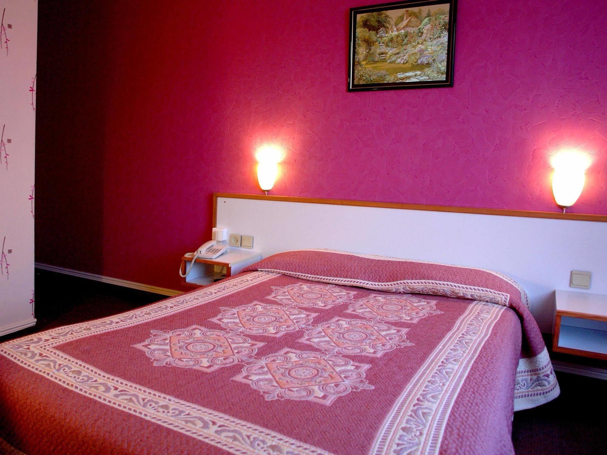 Logis Hotel Les Chardons Bleus Restaurant Le Bistrot De La Mer Roscoff Εξωτερικό φωτογραφία